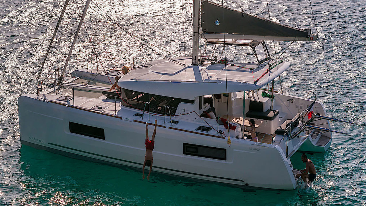 Lagoon 40 – 4 + 1 cab. – Catamaran