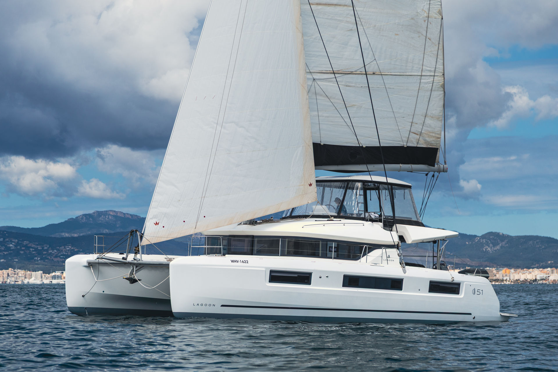 Lagoon 51 OW – 4 + 1 cab. – Catamaran
