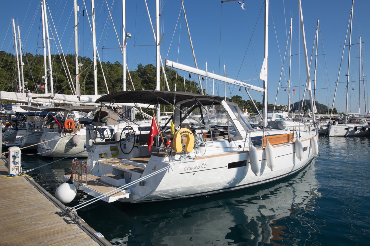 Oceanis 45 – 3 cab. – Sailing yacht