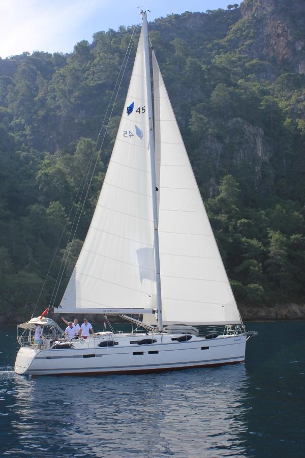 Bavaria Cruiser 45 – 4 cab. – Sailing yacht