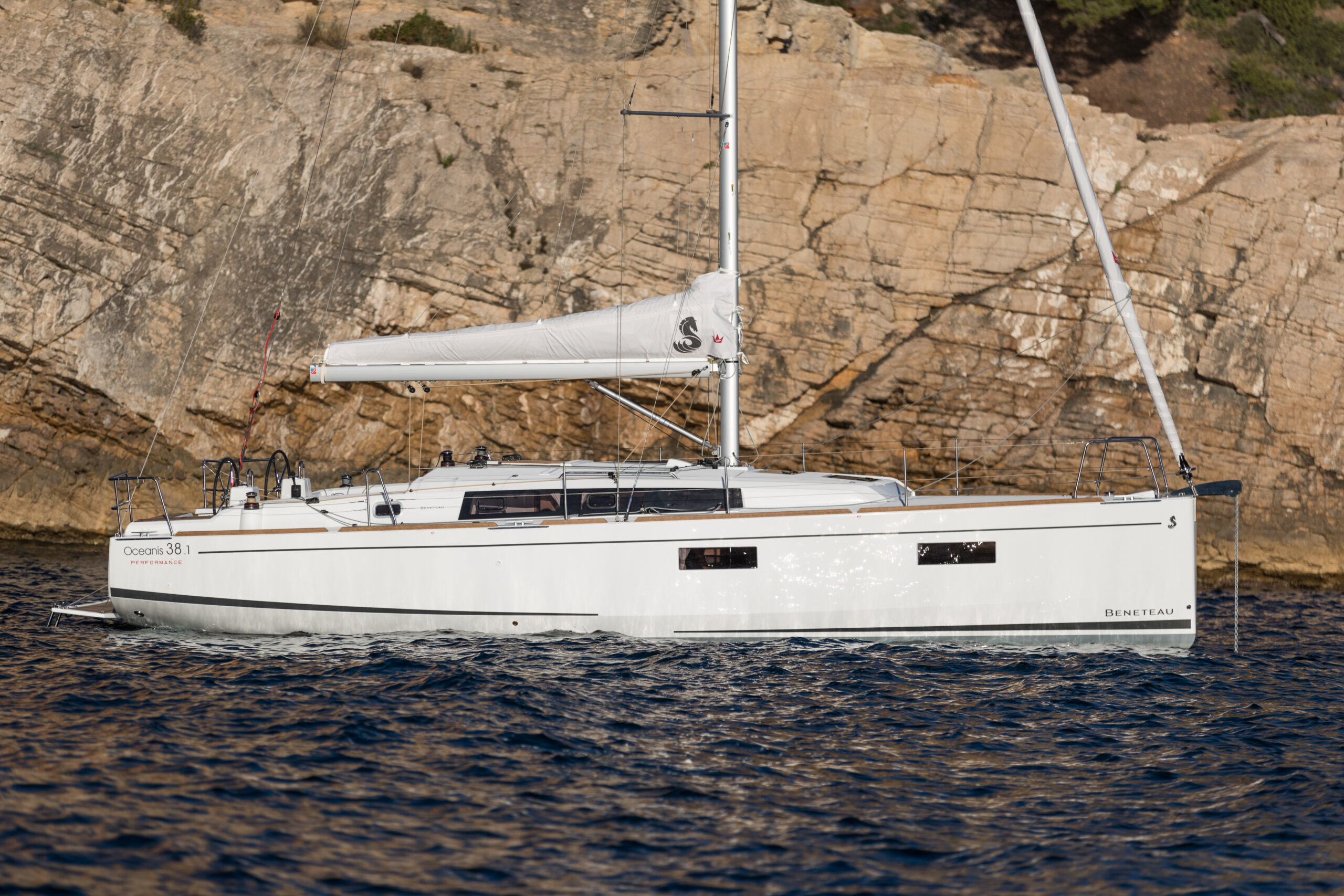 Oceanis 38.1 – Sailing yacht