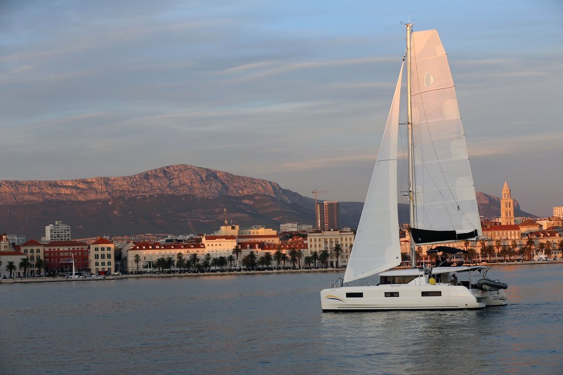 Lagoon 46 – 4 + 2 cab. – Catamaran