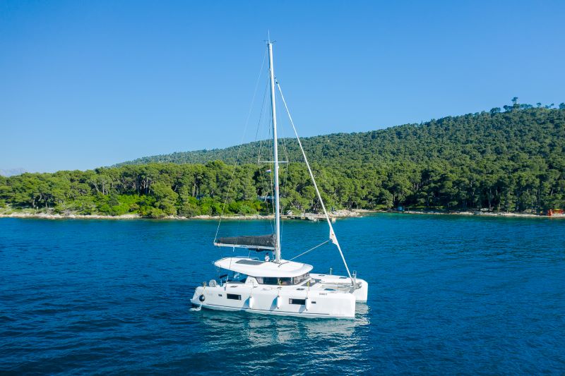 Lagoon 42 – 4 + 2 cab. – Catamaran