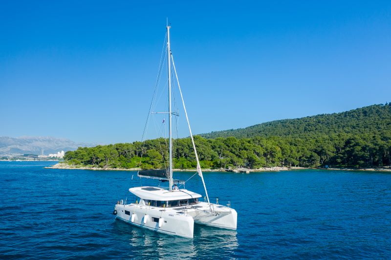 Lagoon 42 – 4 + 2 cab. – Catamaran