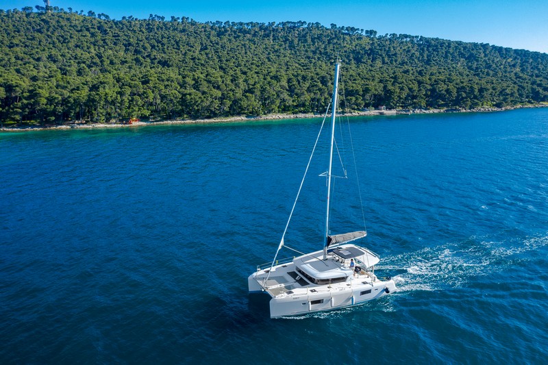Lagoon 42 – 4 + 2 cab. – Catamaran
