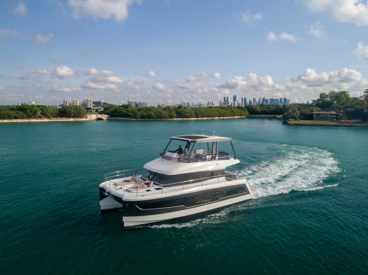 Fountaine Pajot MY5 – Power catamaran