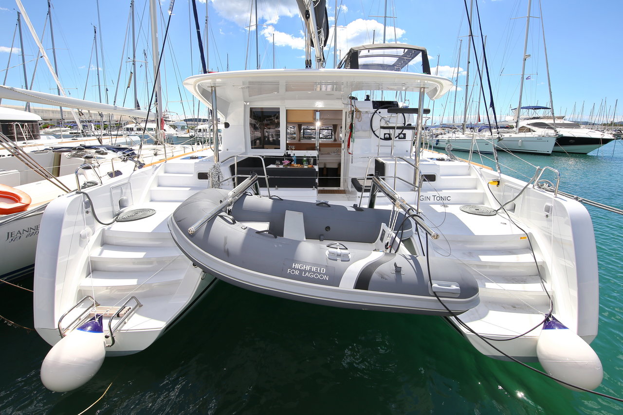 Lagoon 39 – 4 + 2 cab. – Catamaran