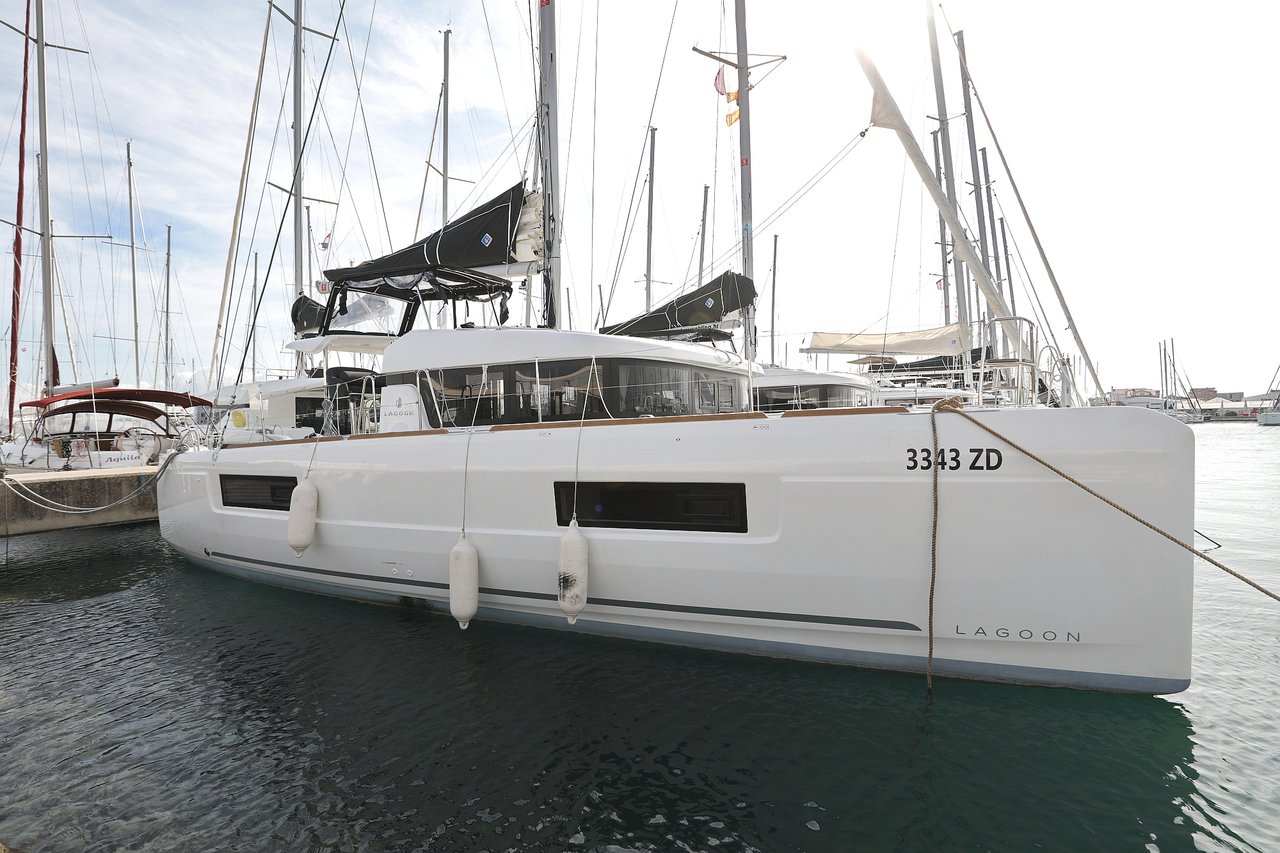 Lagoon 40 – 4 + 2 cab – Catamaran