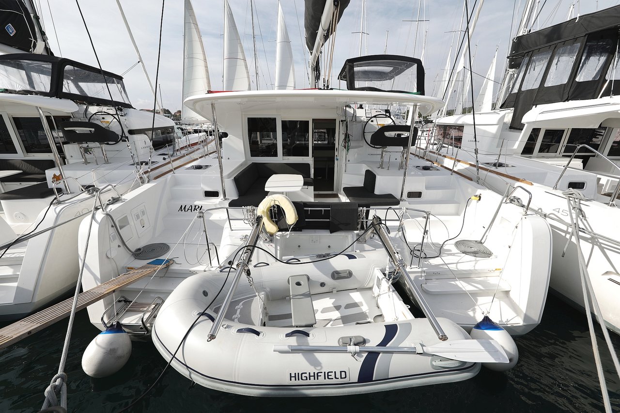 Lagoon 40 – 4 + 2 cab – Catamaran