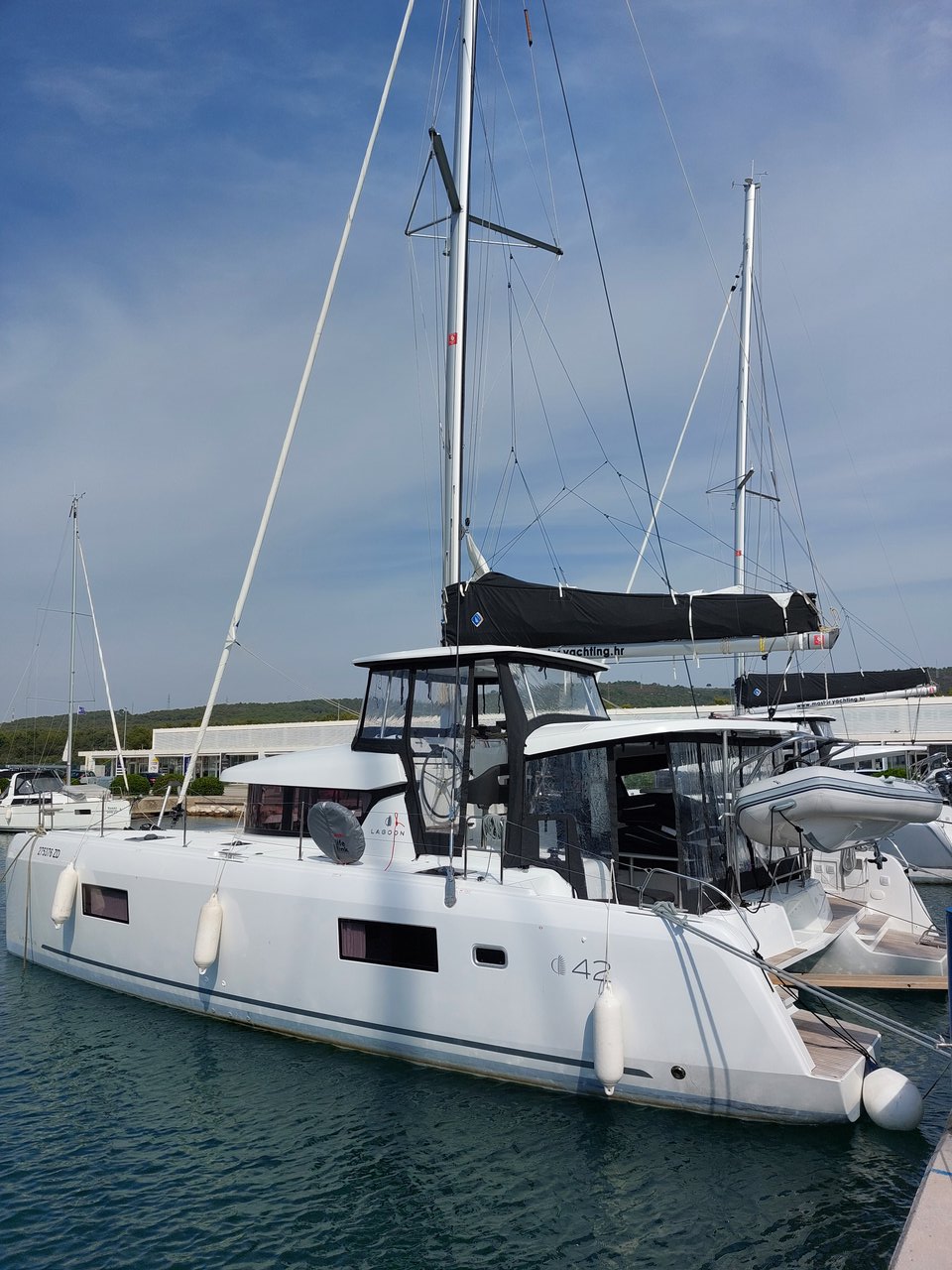 Lagoon 42 – 4 + 2 cab. – Catamaran