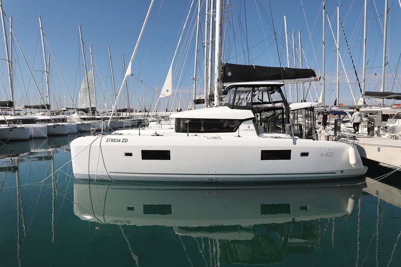 Lagoon 42 – 4 + 2 cab. – Catamaran