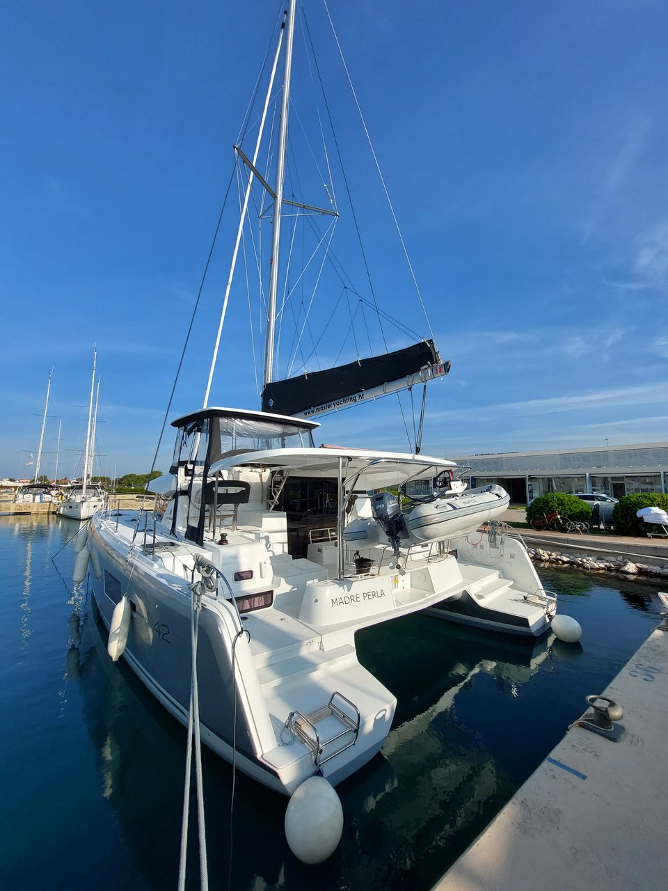 Lagoon 42 – 4 + 2 cab. – Catamaran