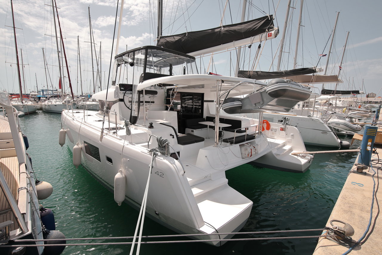 Lagoon 42 – 4 + 2 cab. – Catamaran