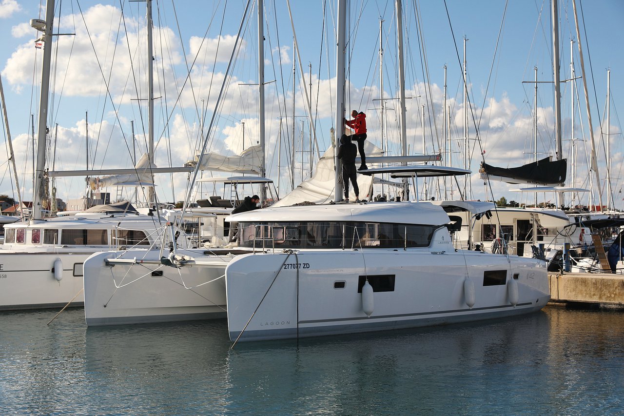 Lagoon 42 – 4 + 2 cab. – Catamaran