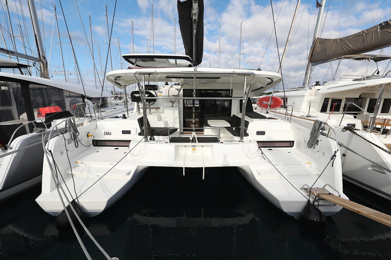 Lagoon 42 – 4 + 2 cab. – Catamaran