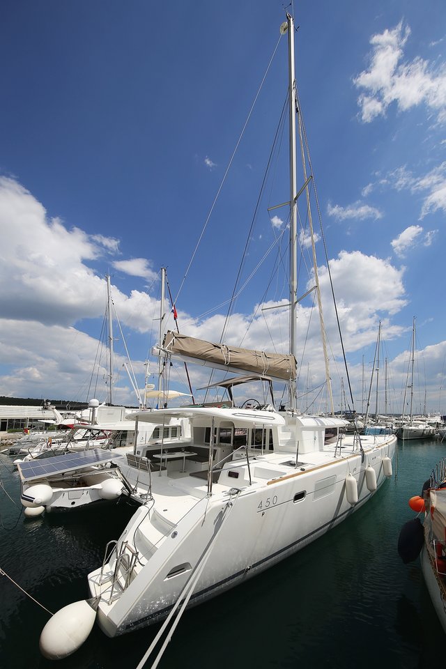 Lagoon 450 – 4 + 2 cab. – Catamaran