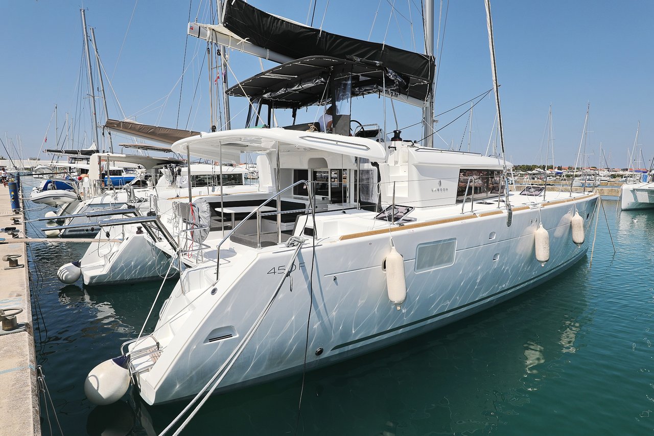 Lagoon 450 F – 4 + 2 cab. – Catamaran