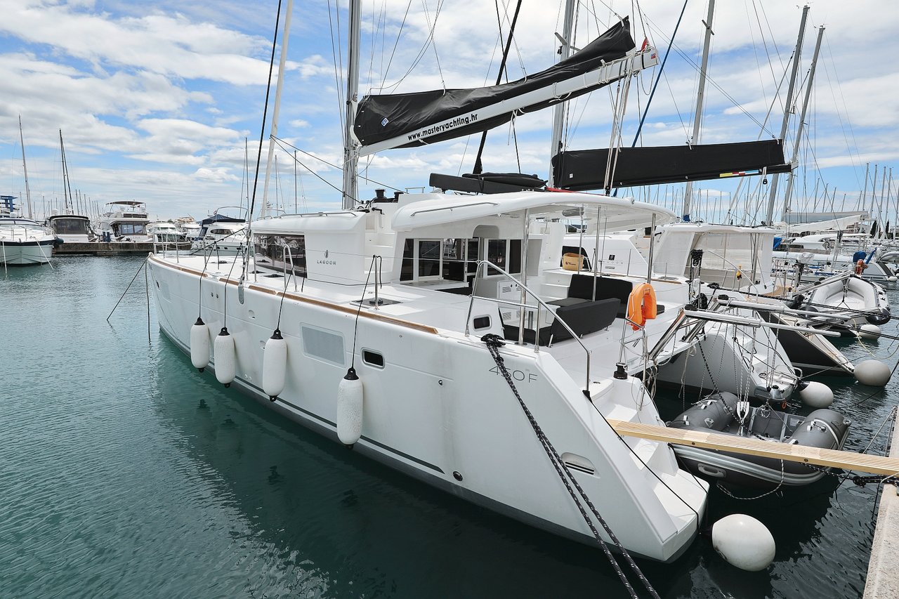 Lagoon 450 F – 4 + 2 cab. – Catamaran