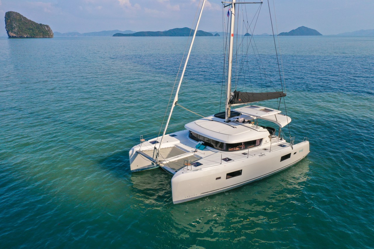 Lagoon 42 – 4 + 2 cab. – Catamaran