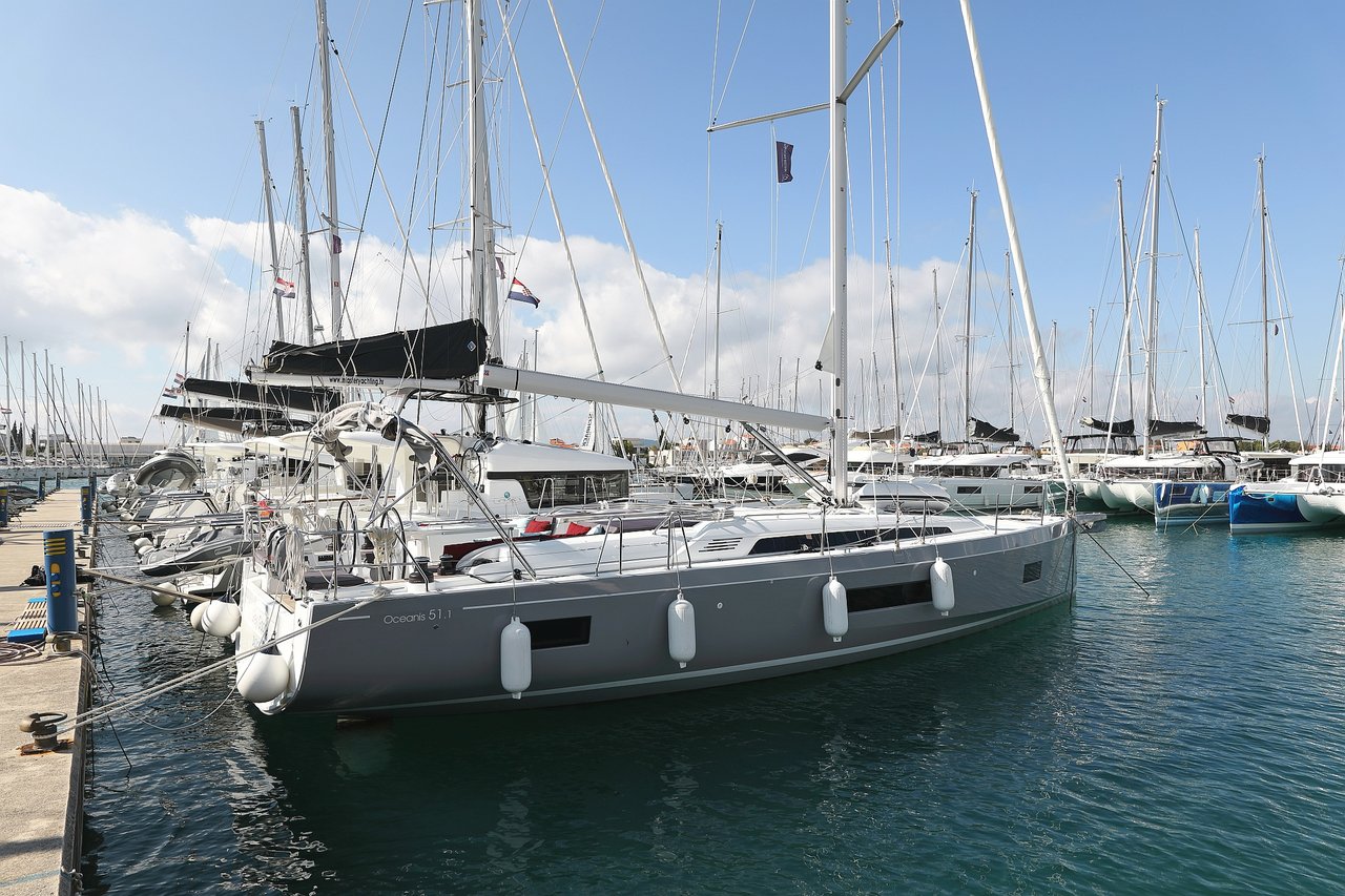 Oceanis 51.1 – Sailing yacht