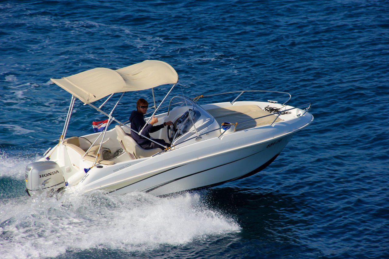 Beneteau 550 Flyer – Motor boat