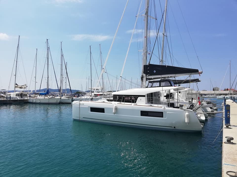 Lagoon 40 – 3 + 2 cab – Catamaran