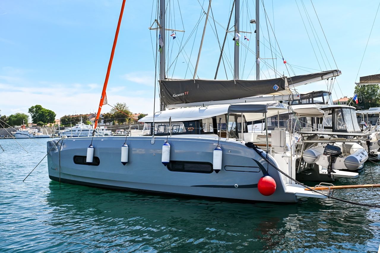 Excess 11 – 4 + 1 + 1 cab. – Catamaran