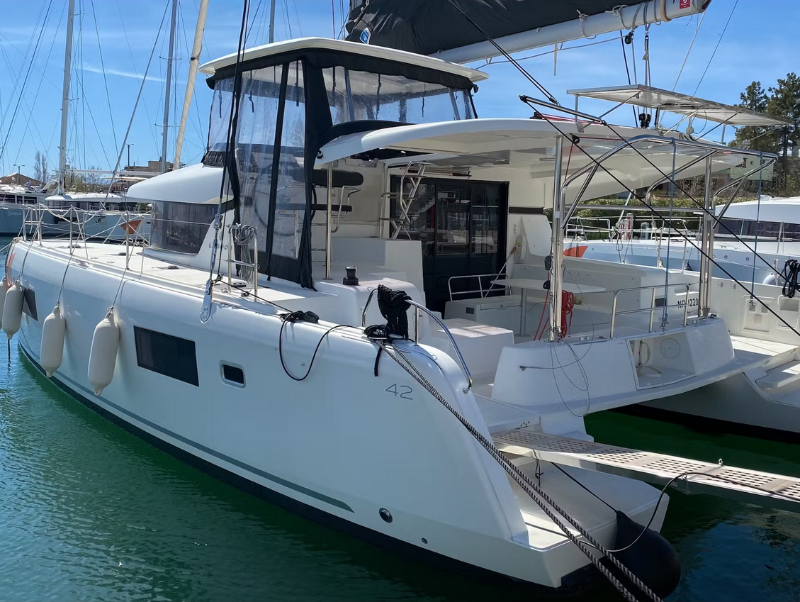 Lagoon 42 – 4 + 2 cab. – Catamaran