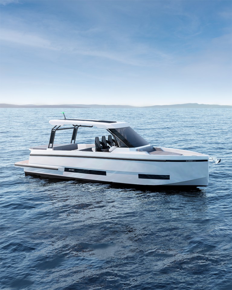 De Antonio D32 – Motor boat