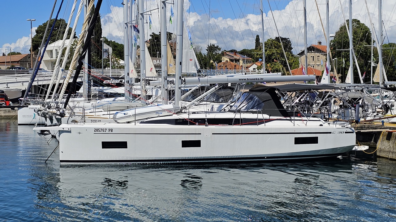 Bavaria C38 – Sailing yacht