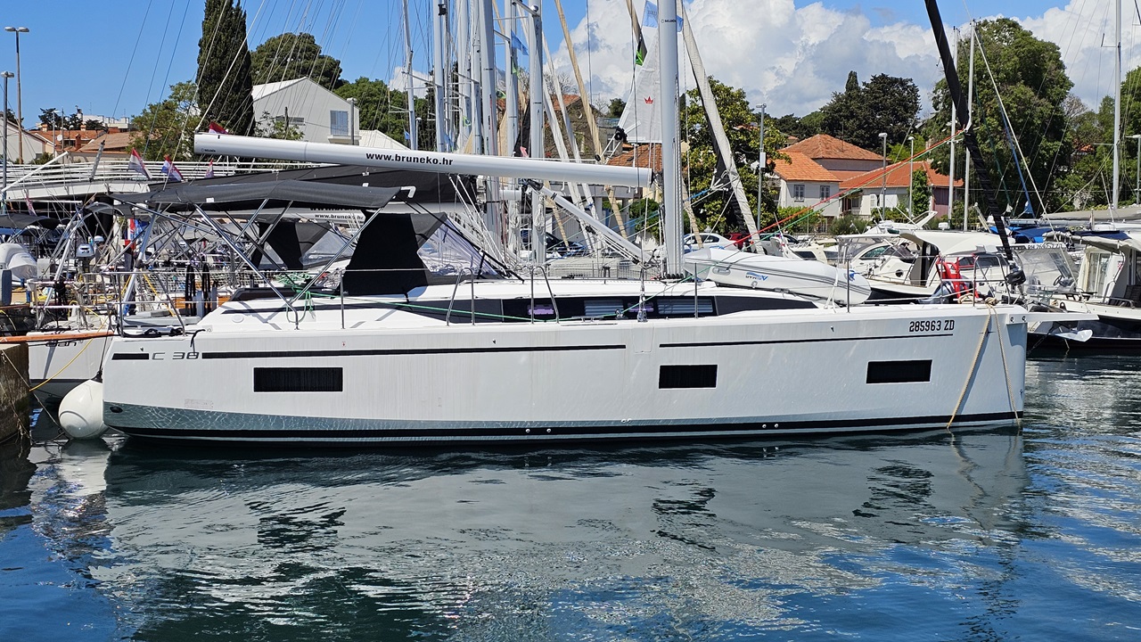 Bavaria C38 – Sailing yacht