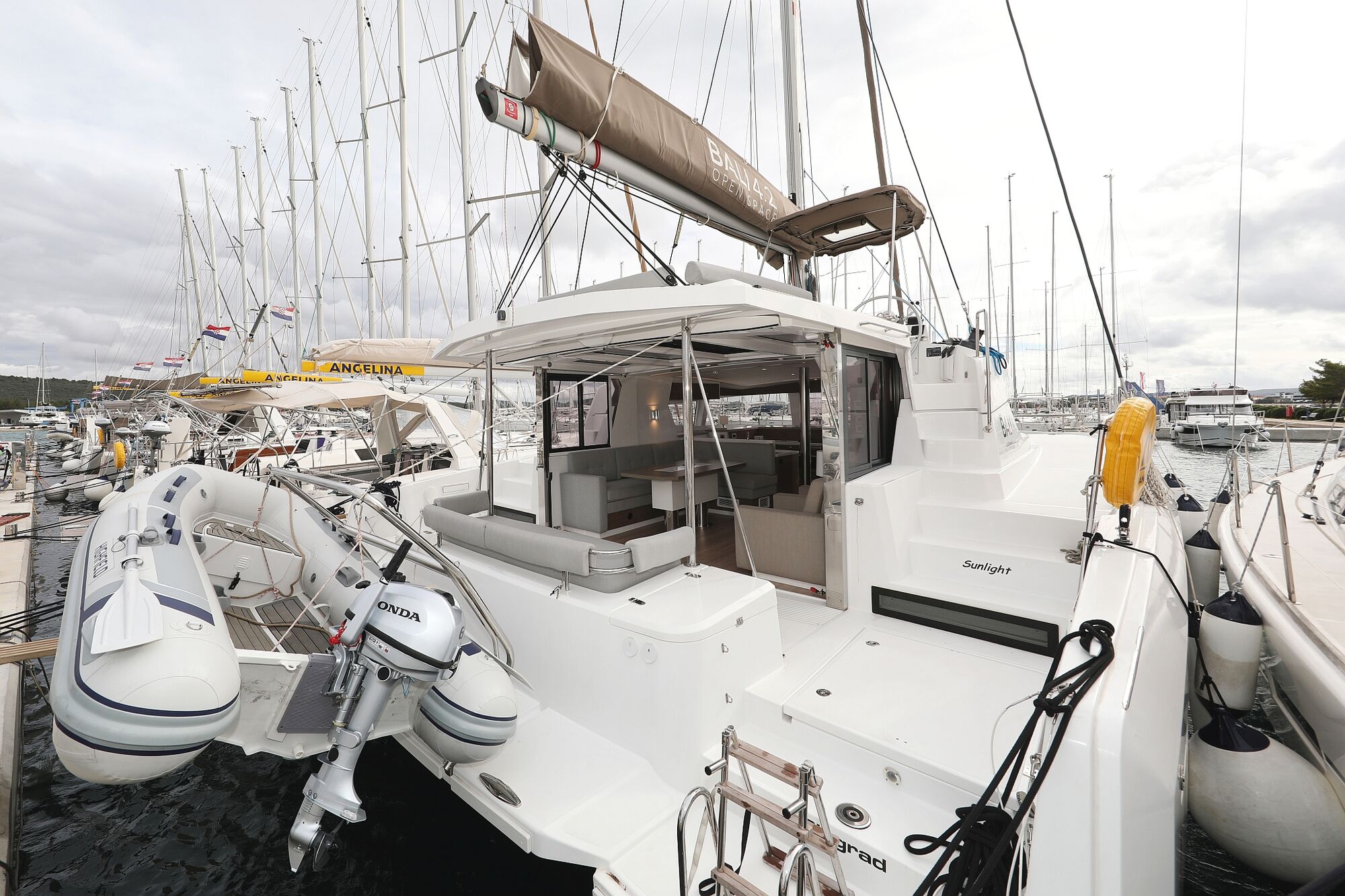Bali 4.2 OW – Catamaran