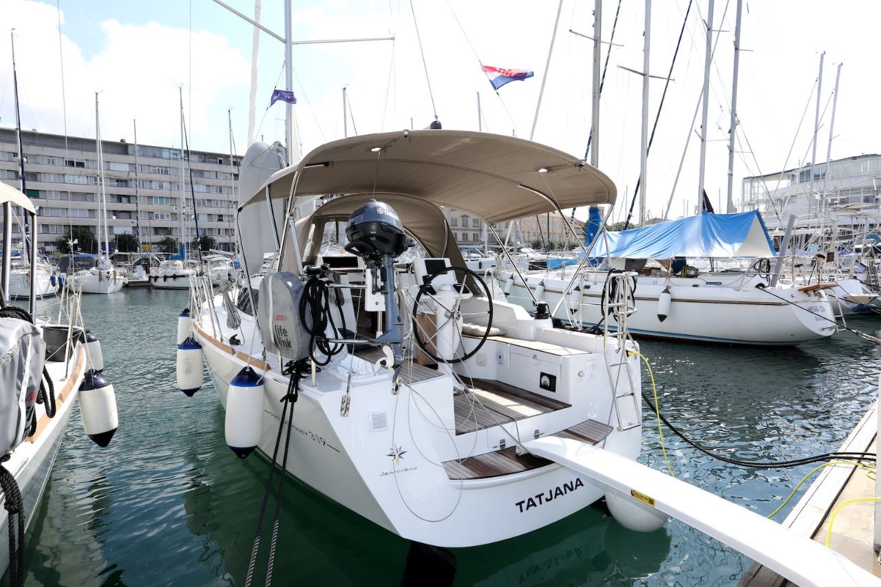 Sun Odyssey 319 – 2 cab. – Sailing yacht