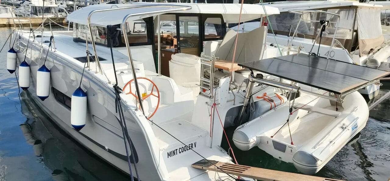 Excess 11 – 4 + 1 + 1 cab. – Catamaran