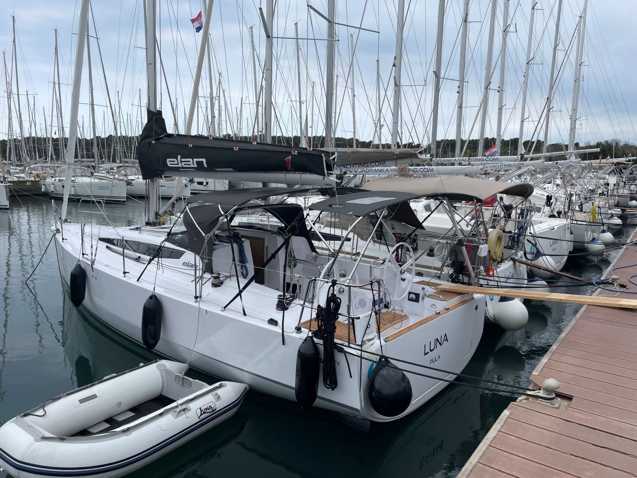 Elan E4 – Sailing yacht