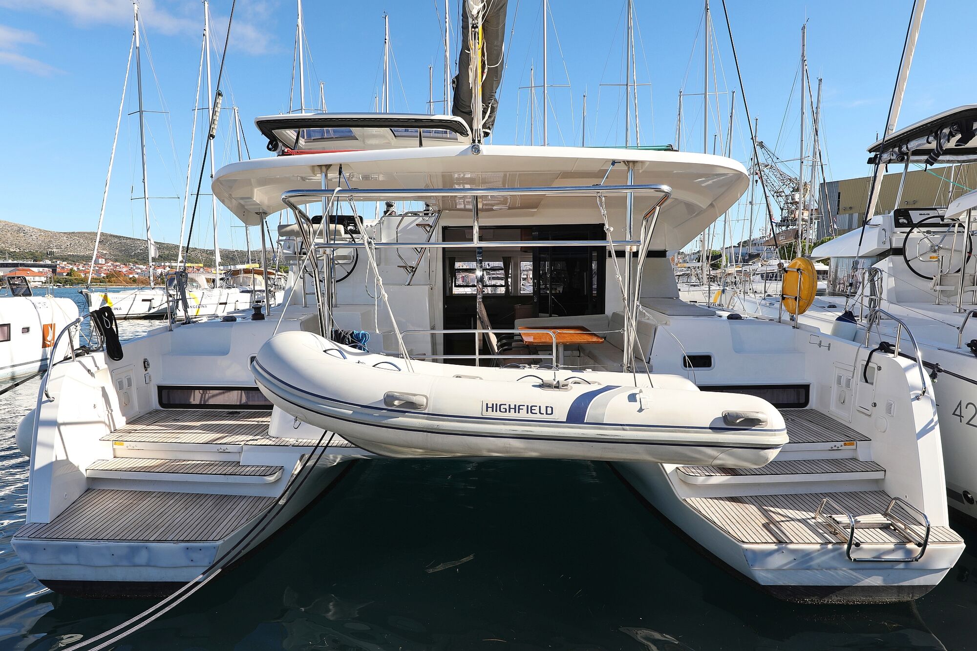 Lagoon 42 – 4 + 2 cab. – Catamaran