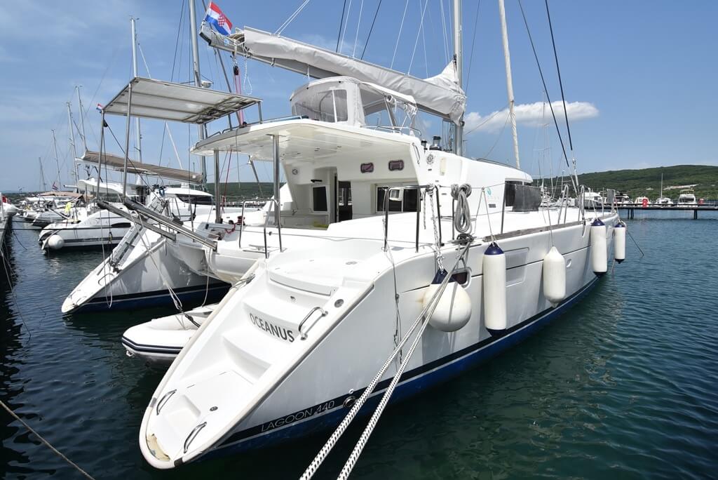 Lagoon 440 – 4 + 2 cab. – Catamaran