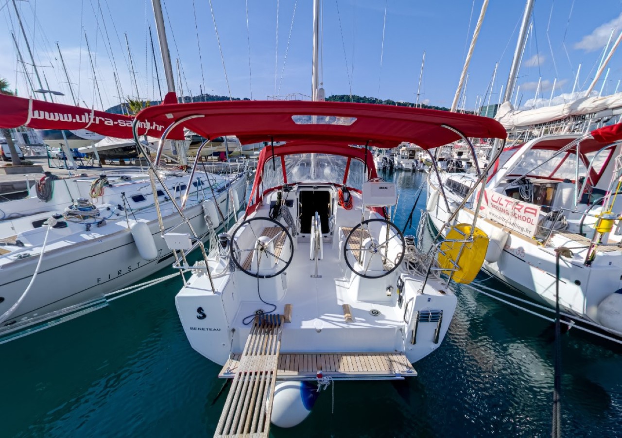 Oceanis 30.1 – Sailing yacht