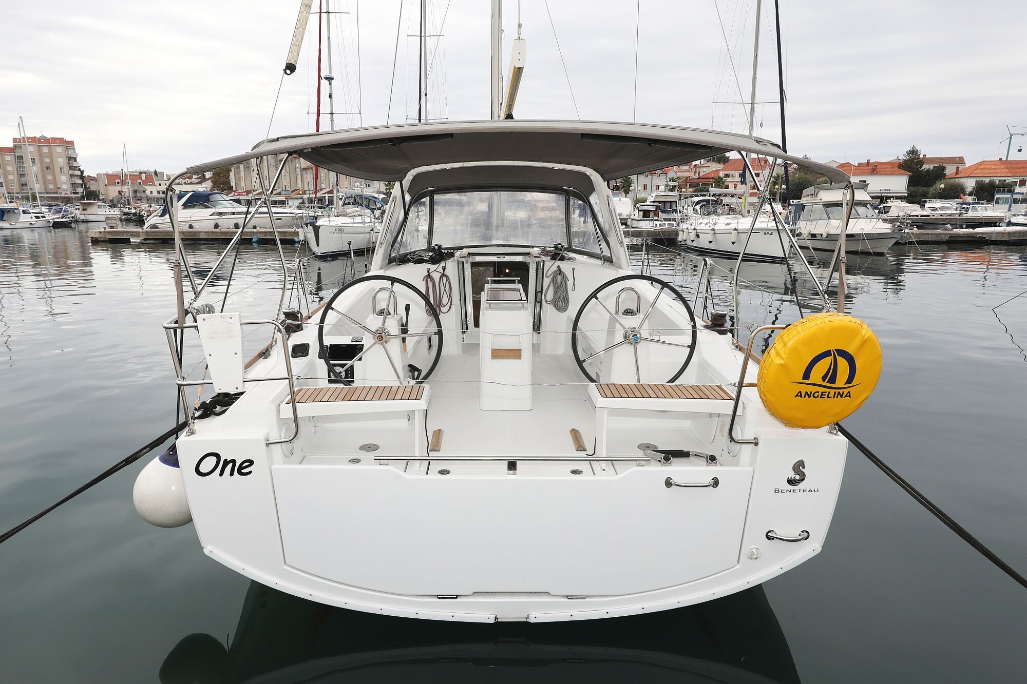 Oceanis 38 – 3 cab. – Sailing yacht
