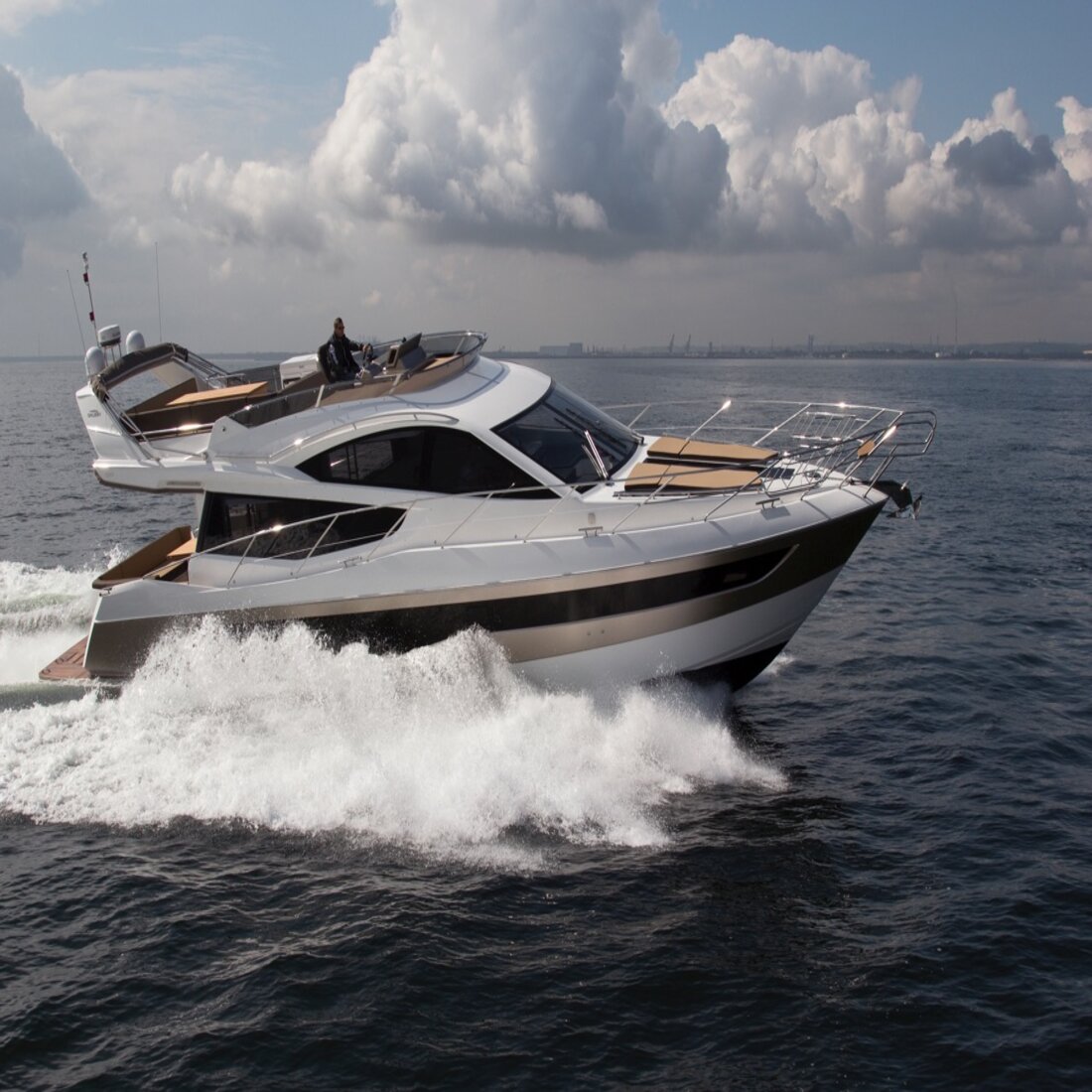 Galeon 550 Fly – Motor yacht