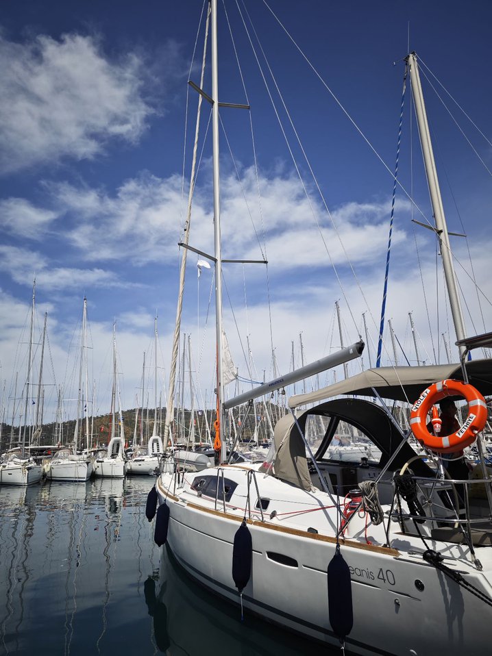 Oceanis 40 – Sailing yacht