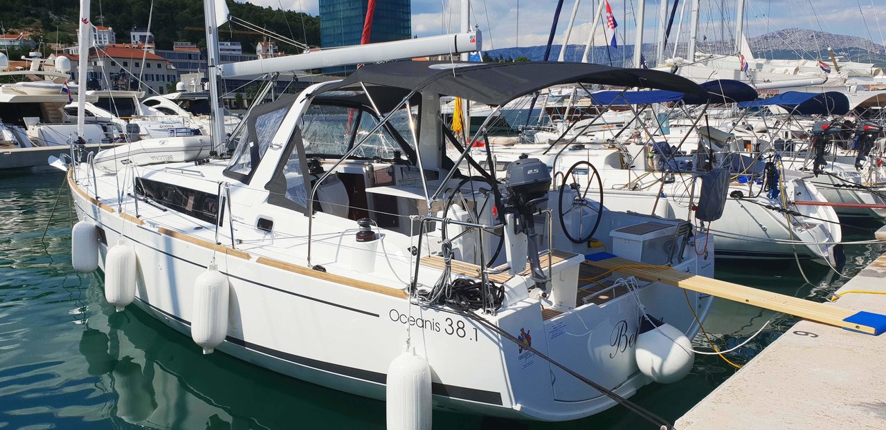 Oceanis 38.1 – Sailing yacht