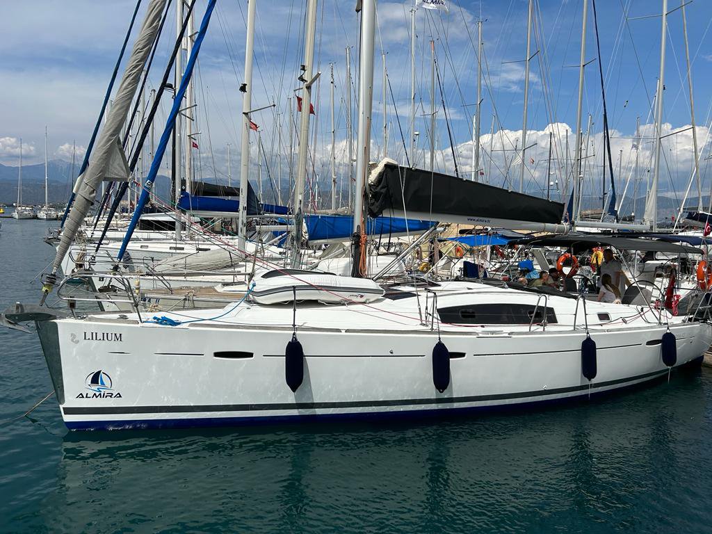Oceanis 43 Family – 4 cab. – Sailing yacht