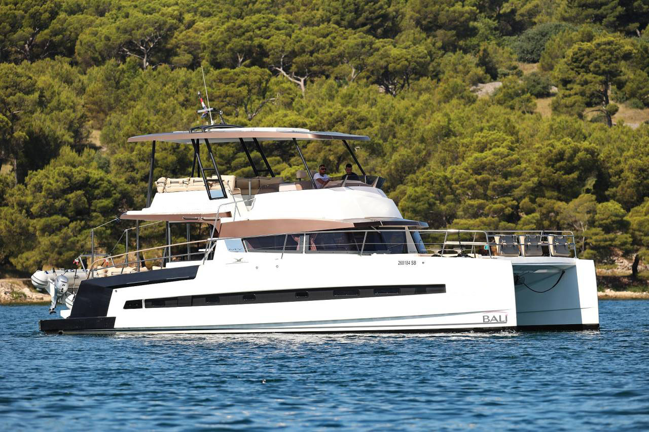 Bali 4.3 MY – 4 + 1 cab – Power catamaran