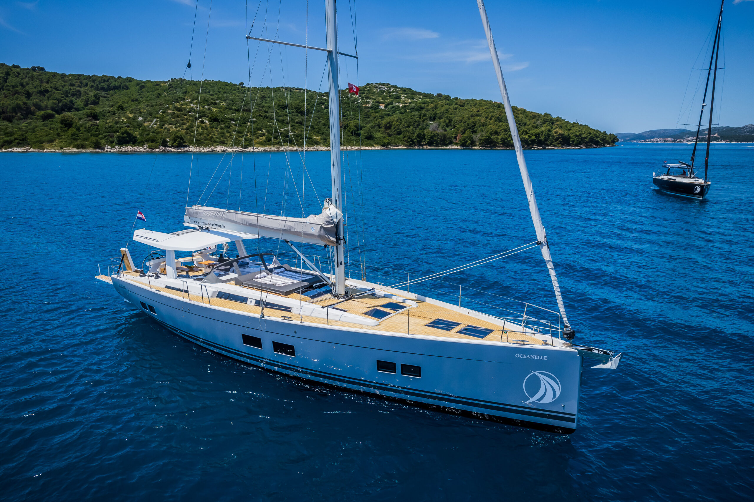 Hanse 588 – 3 + 1 cab. – Sailing yacht
