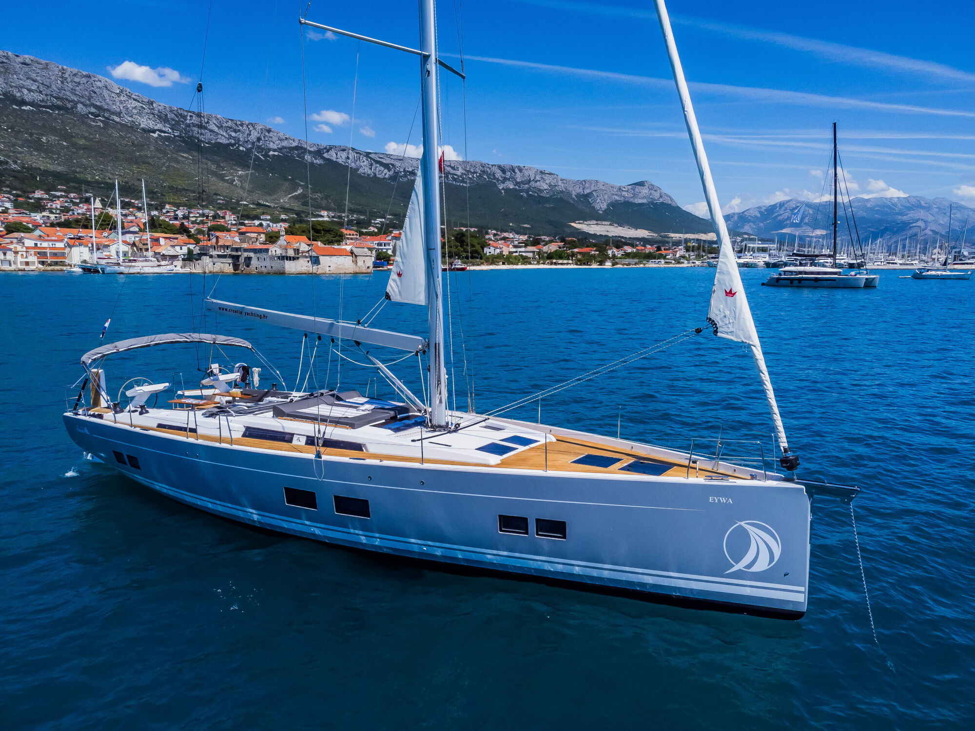 Hanse 588 – 5 + 1 cab. – Sailing yacht