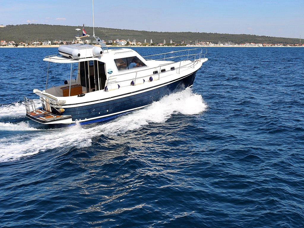 Adria 1002 Vektor – Motor boat