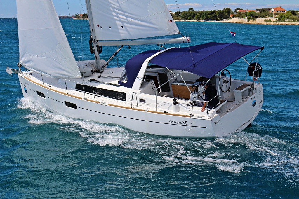 Oceanis 38 – 3 cab. – Sailing yacht