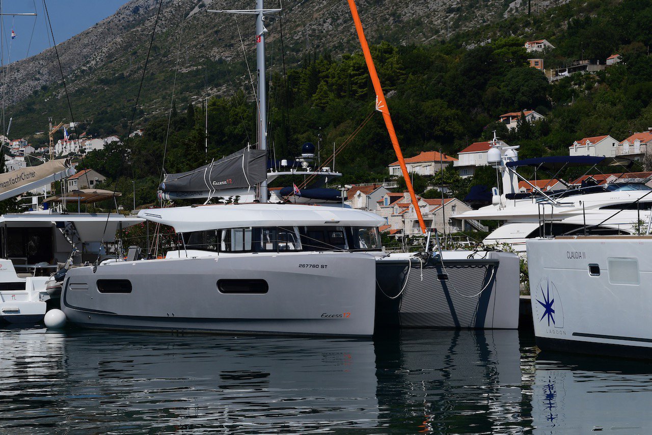 Excess 12 – 4 + 1 + 1 cab. – Catamaran