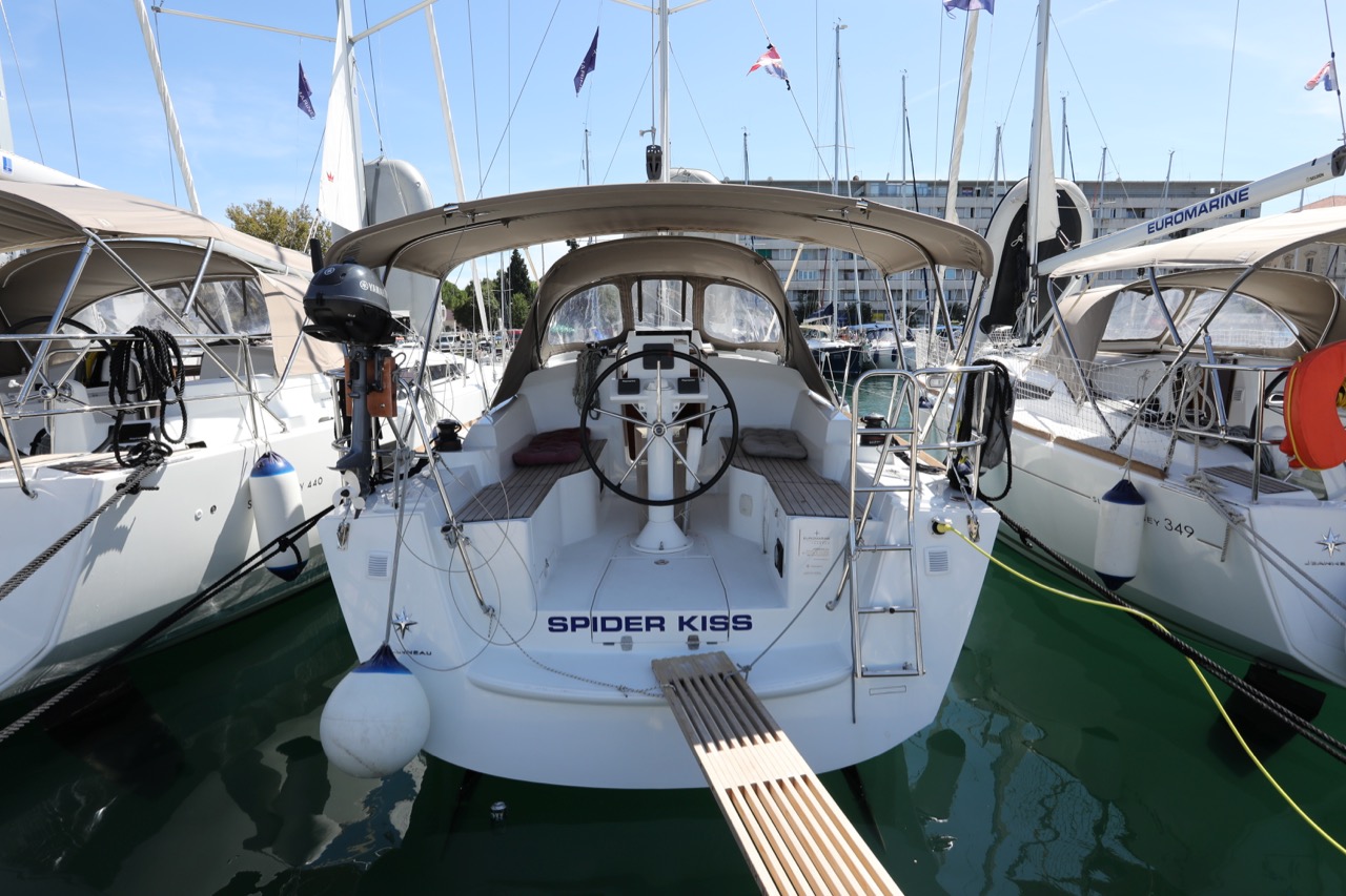 Sun Odyssey 319 – 2 cab. – Sailing yacht
